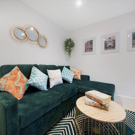 1 Bed House, Free On Street Parking, Central Глостър Екстериор снимка
