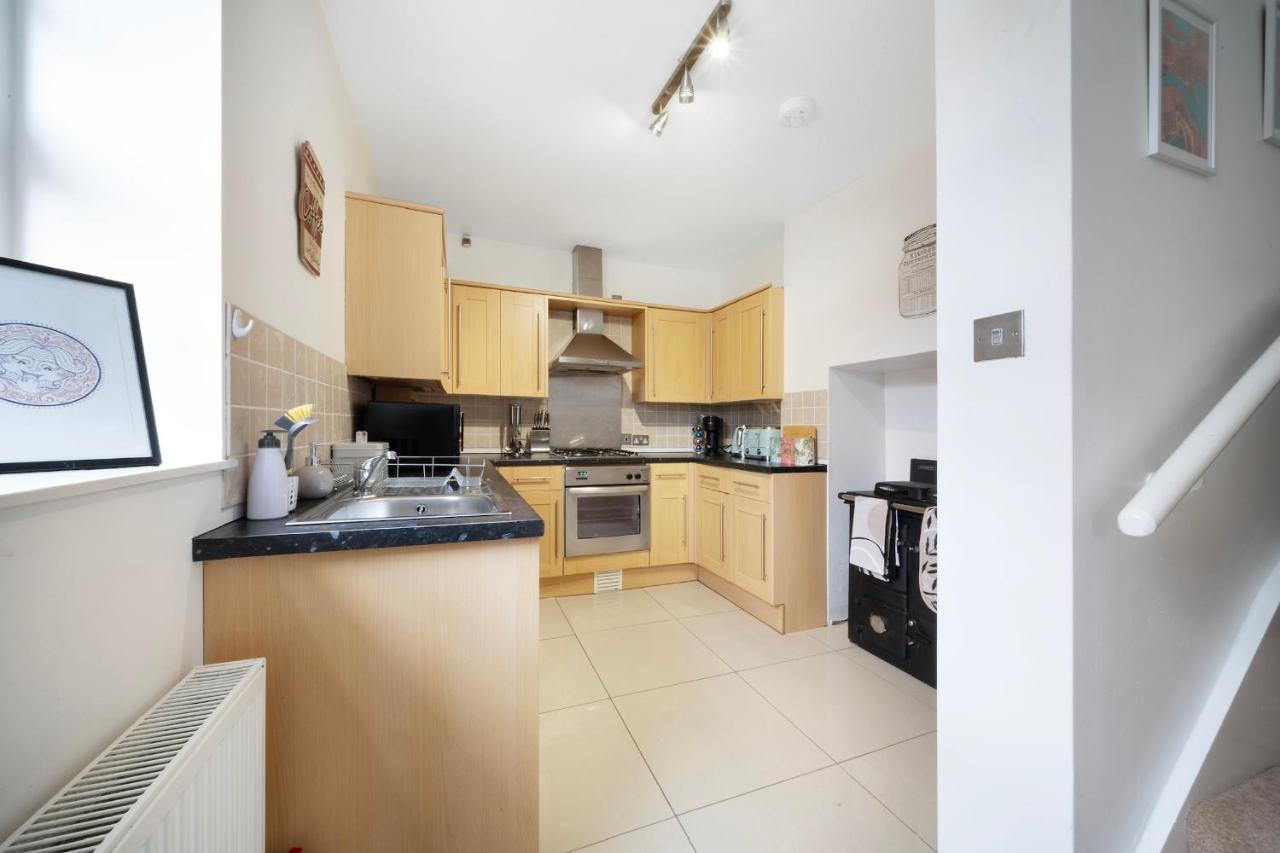 1 Bed House, Free On Street Parking, Central Глостър Екстериор снимка